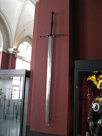 Dresden-Zwinger-Armoury-bi-handed-sword.JPG