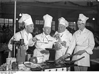 Bundesarchiv Bild 102-13334, Fritz Kampers, Paul Westermeyer, Paul Graetz.jpg