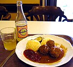 Swedish.food-Köttbullar med lingon-01.jpg