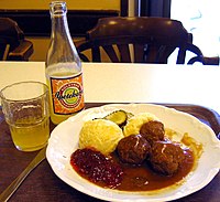 Swedish.food-Köttbullar med lingon-01.jpg