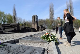 Erinnerung an die Opfer Auschwitz Birkenau.jpg