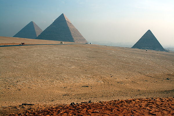 Pyramiden von Gizeh 0887.JPG