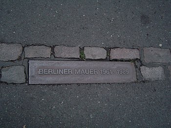 Berliner mauer bodentafel 2.jpg